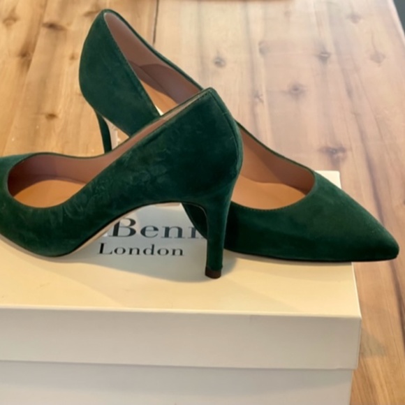 L.K. Bennett Floret Wintergreen Suede Pointed Toe Courts - Picture 2 of 5